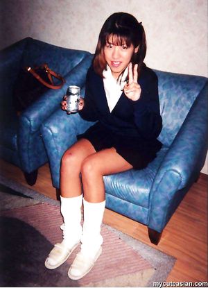 Young japanese amateur coed in uniform opens her legs and plugs a big dildo