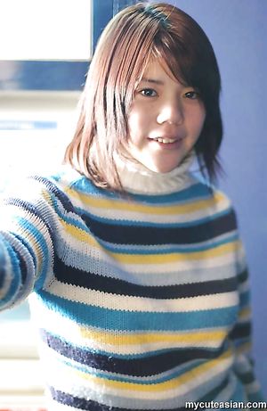 Busty asian amateur girl shares her private sexy photos on internet