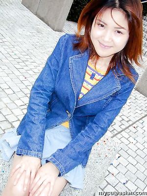 Lovely asian girl shows her sexy underwears and pussy in public park