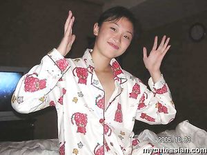 Chinese amateur girl shows her naked body and sucks her boyfriend cock