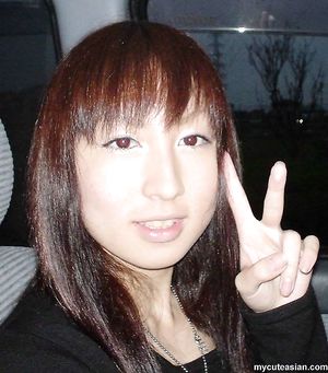 Horny Asian teen fingers her pussy in car and exhib her body outdoor