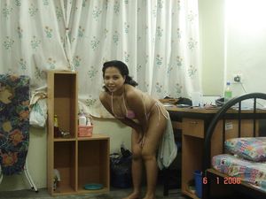 Sexy asian amateur girl posing nude and sharing their photos on internet