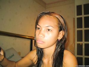 Horny dark skinned filipina teen shows her virgin pussy for the first time