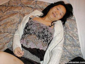 Mature japanese wife with shaved pussy enjoy hard cock in her