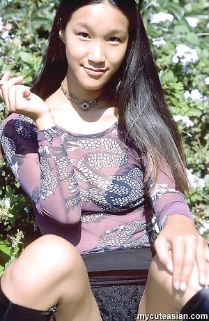 Asian naked girls sharing theses sexy holidays outdoor pictures