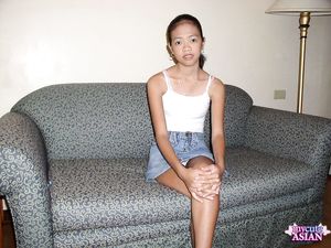 Asian amateur is stuffed to the extremes with swollen man meat