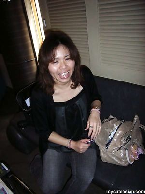 Sexy Asian Amateur MILF suck and enjoys fresh cum on her face