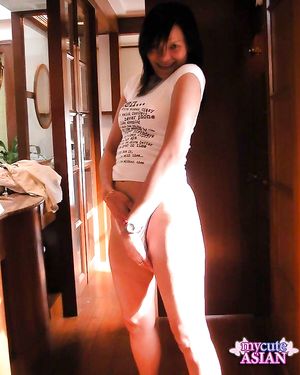 Asian amateur doing sexy poses then spreads her wet pussy