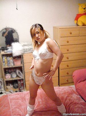 Look how my girlfriend is sexy and how she is a real slut