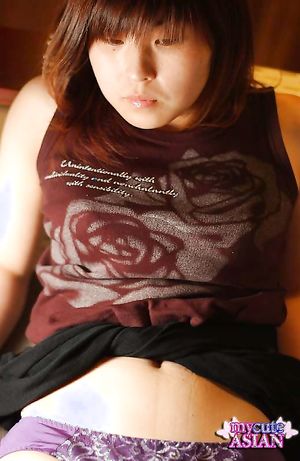 Japanese beauty shows her perfect body then gets deeply fuck