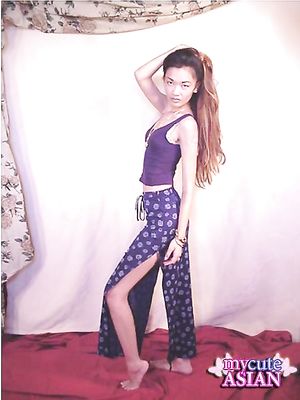 This long haired amateur shows her asian pussy for cash