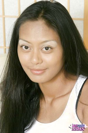 Amateur asian babe spreads her legs wide to show her wet twat