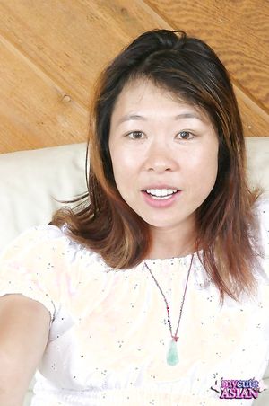 MILF japanese babe toying her wet pussy and her tight asshole