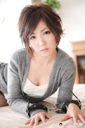 Asian Kaede Oshiro with busy mouth shows sexy legs in hot photos.