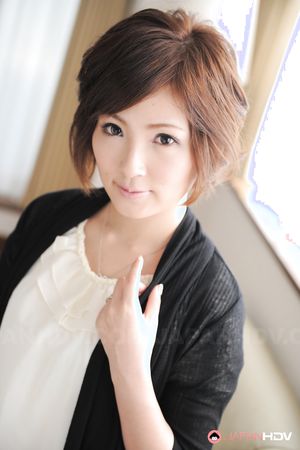 Asian Kaede Oshiro with short hair is a sexy housewife posing so sexy.