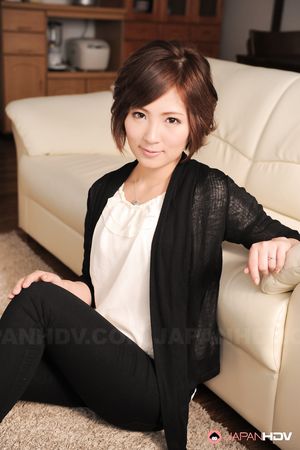 Asian Kaede Oshiro with short hair is a sexy housewife posing so sexy.