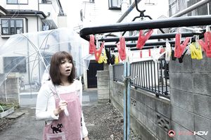 Juri Kitahara housewife is watched by men while using toy on pussy.