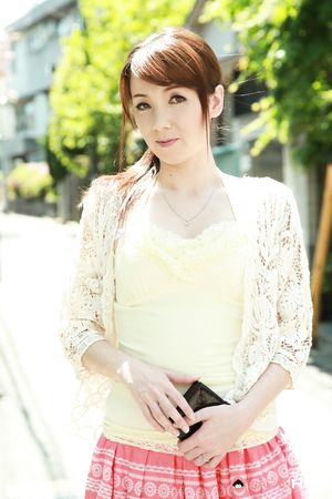 Chika Sasaki in pink and yellow outfit is very cute and elegant.