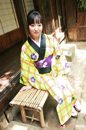 Dark haired Japanese lady in a kimono showing her fine vagina