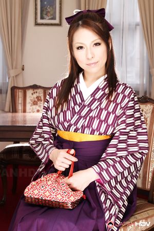 Absolutely gorgeous Japanese lady Himeki Kaede posing in her kimono