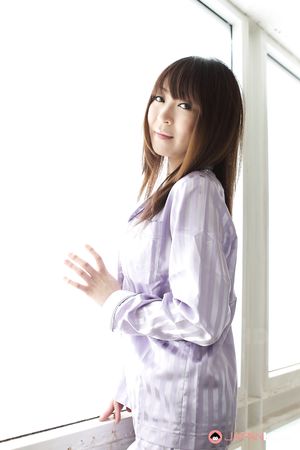 Long haired Japanese MILF Jun Kusanagi will impress everyone