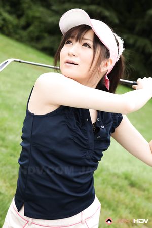 Beautiful golf fan Michiru Tsukino shows her hairy pussy outdoors