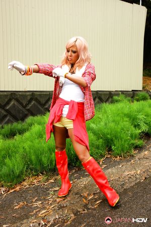 Farmer slut Raina Ogami sucks a dick in a truck and swallows sperm.