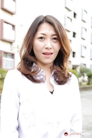 Beautiful Japanese MILF Noriko Sudo shows her sex appeal outdoors