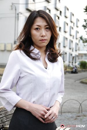 Beautiful Japanese MILF Noriko Sudo shows her sex appeal outdoors