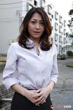 Beautiful Japanese MILF Noriko Sudo shows her sex appeal outdoors