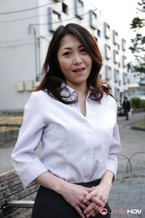 Beautiful Japanese MILF Noriko Sudo shows her sex appeal outdoors