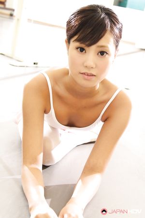 Short haired ballerina Ruri Kinoshita shows her nice natural tits
