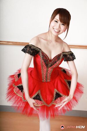 Beautiful ballerina Ririka Suzuki shows her magnificent natural tits