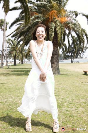 Super hot Japanese lady Manami Ichikawa shows off on the beach