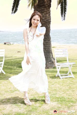 Super hot Japanese lady Manami Ichikawa shows off on the beach