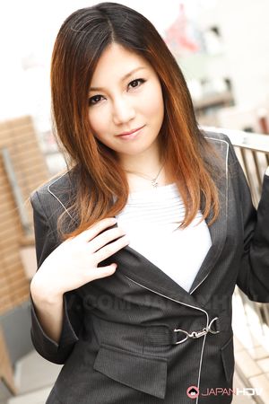 Beautiful office darling Yuria Kanno posing in her elegant suit