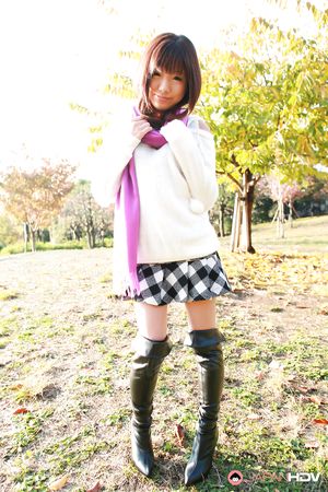 Super cute Japanese teen model Mahiru Tsubaki shows off outdoors