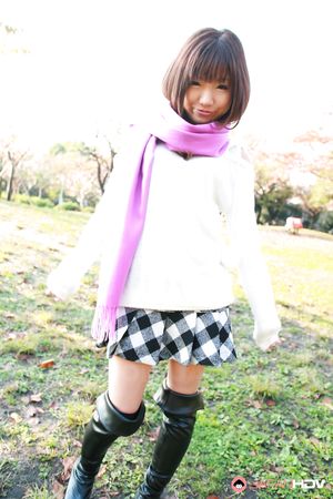 Super cute Japanese teen model Mahiru Tsubaki shows off outdoors