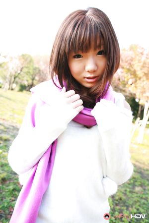 Super cute Japanese teen model Mahiru Tsubaki shows off outdoors