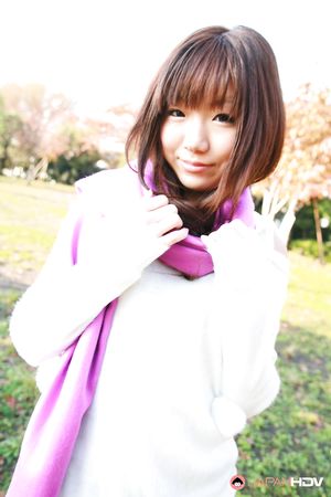 Super cute Japanese teen model Mahiru Tsubaki shows off outdoors