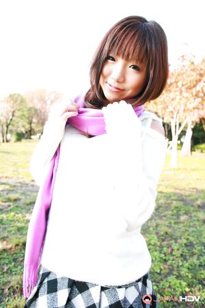 Super cute Japanese teen model Mahiru Tsubaki shows off outdoors