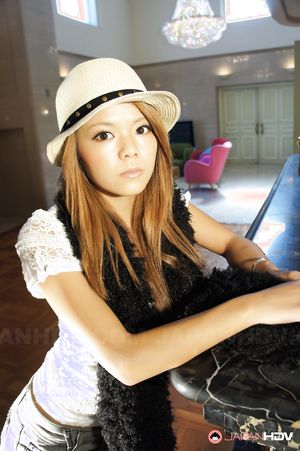 Gorgeous girl Kanon posing with a nice hat, totally hot babe