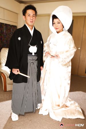 Marvelous lady dressed in a kimono Yui Ayana gets teased by her man