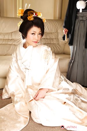Marvelous lady dressed in a kimono Yui Ayana gets teased by her man
