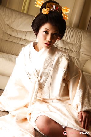 Marvelous lady dressed in a kimono Yui Ayana gets teased by her man