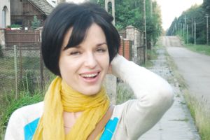 Polish mature slim slut outdoor