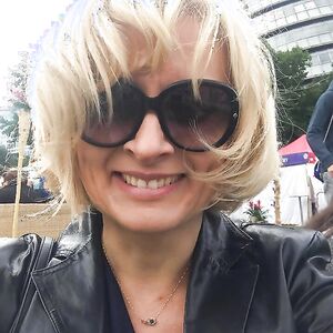 CArmen Polish hairy slut spreading