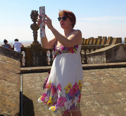 Sleazy hot Milf keeps her pussy wet