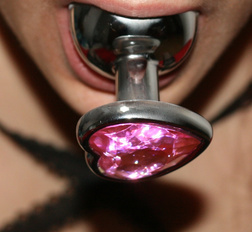 Sarahporn69 : I Give you my heart for Valentine's day.