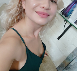 Blonde cutie loves teasing with her juicy parts